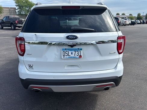 Used 2017 Ford Explorer XLT w/ Equipment Group 202A AWD/4WD image 4