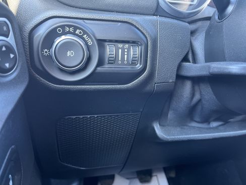 Used 2019 Jeep Wrangler Unlimited Sahara image 20