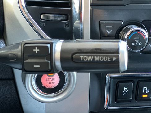 Used 2017 Nissan Titan SL image 21