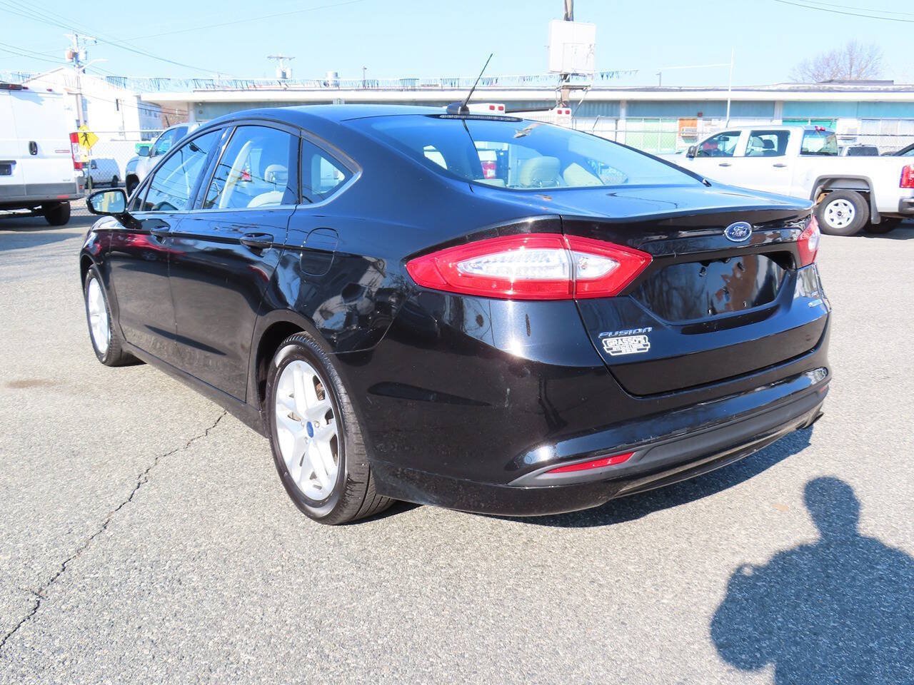 Used 2015 Ford Fusion SE FWD image 4