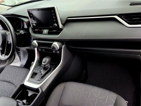 Used 2020 Toyota RAV4 XLE w/ Convenience Package image 16