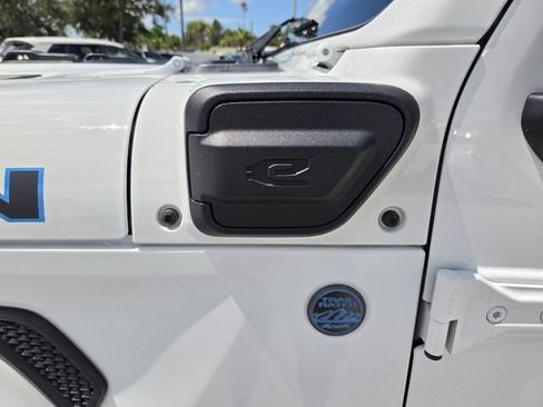 Used 2021 Jeep Wrangler Unlimited Rubicon 4xe w/ Steel Bumper Group AWD/4WD image 17