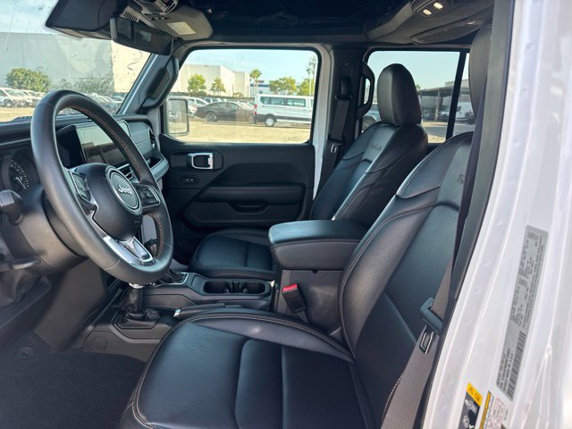 Used 2024 Jeep Wrangler Unlimited Sahara w/ Technology Group AWD/4WD image 9