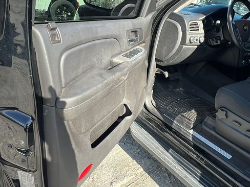 Used 2009 Chevrolet Avalanche LS image 14