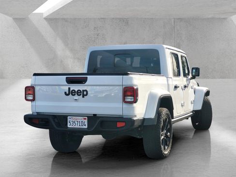 Used 2024 Jeep Gladiator Sport image 4