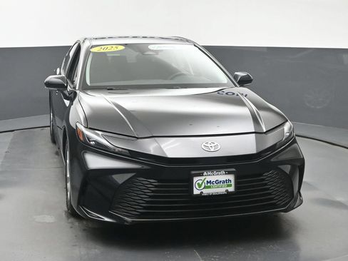 Used 2025 Toyota Camry LE FWD image 5