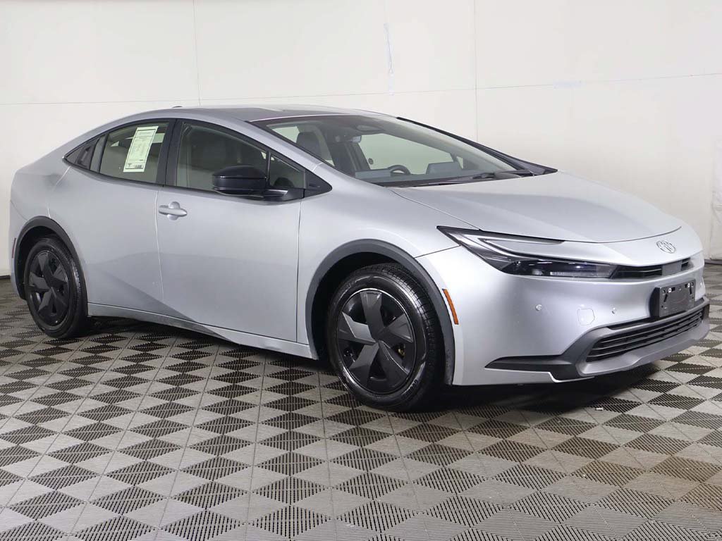 Used 2025 Toyota Prius LE FWD image 46