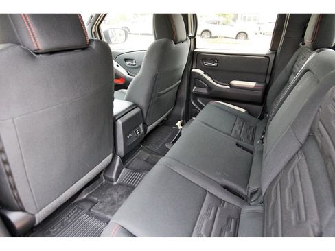 Used 2025 Nissan Frontier PRO-4X w/ Pro Convenience Package AWD/4WD image 11