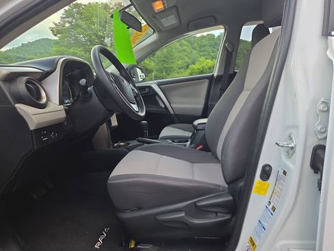 Used 2015 Toyota RAV4 LE AWD/4WD image 13