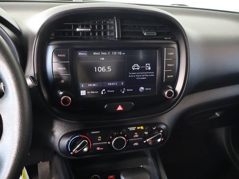 Used 2022 Kia Soul LX w/ Technology Package FWD image 5