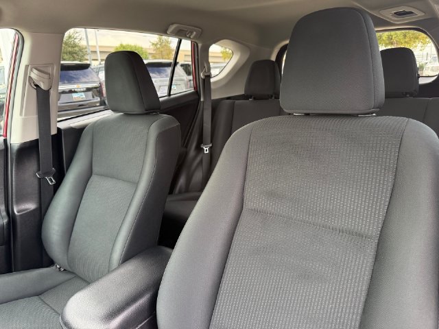 Used 2018 Toyota RAV4 LE FWD image 10