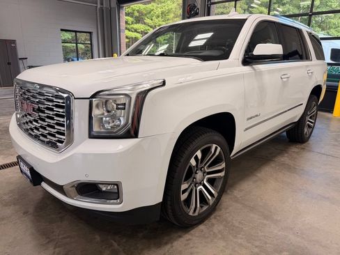 Used 2020 GMC Yukon Denali w/ Denali Premium Package AWD/4WD image 5