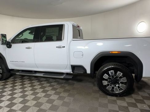 New 2026 GMC Sierra 2500 Denali w/ Denali Reserve Package AWD/4WD image 8