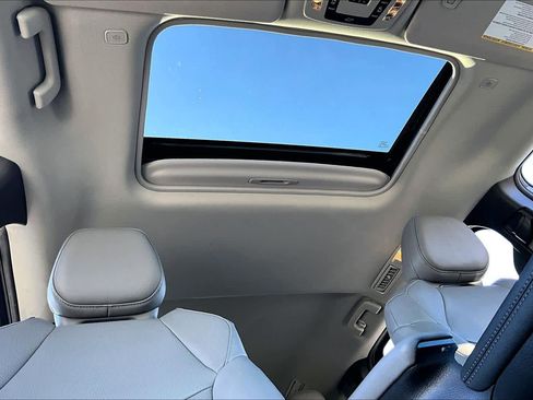 Used 2025 Toyota Sienna XLE image 14