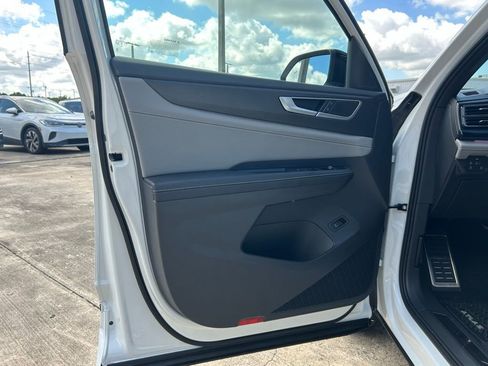 New 2026 Volkswagen Atlas Cross Sport SEL R-Line image 50