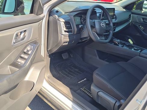 Used 2025 Nissan Rogue S AWD/4WD image 9