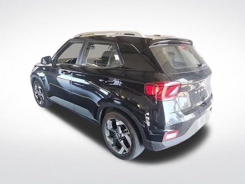 Used 2025 Hyundai Venue SEL FWD image 3