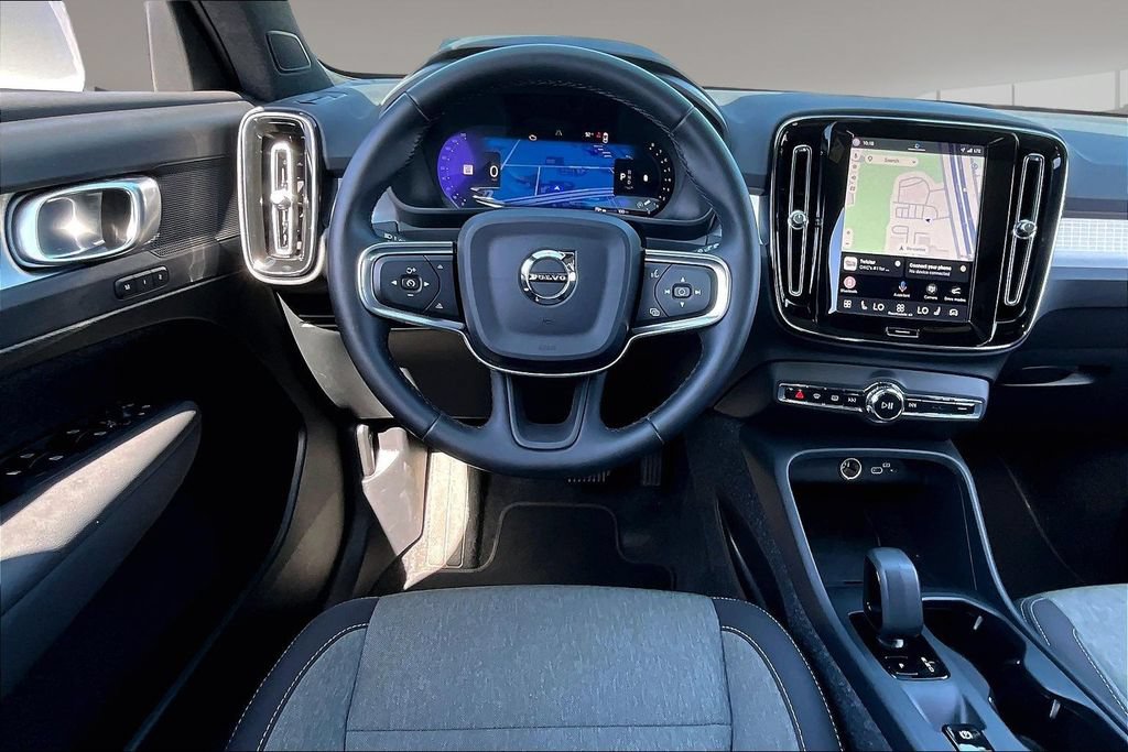 Used 2025 Volvo XC40 B5 Core AWD/4WD image 5