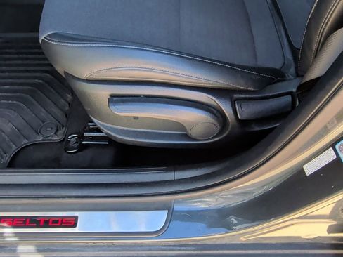 Used 2023 Kia Seltos Nightfall Edition image 13
