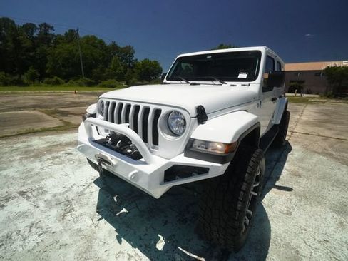 Used 2018 Jeep Wrangler Unlimited Sahara AWD/4WD image 43