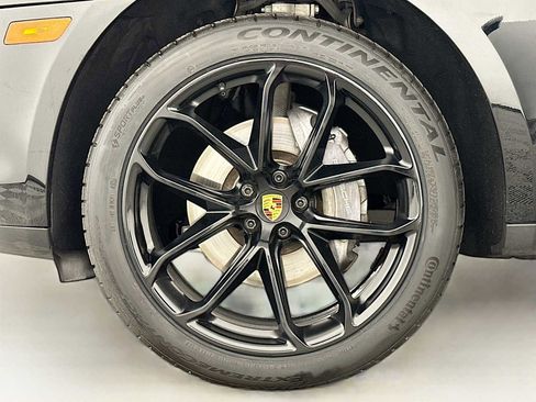 Certified 2022 Porsche Macan AWD/4WD image 31