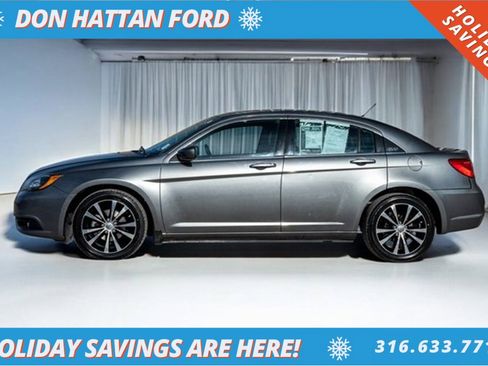 Used 2013 Chrysler 200 Limited image 2