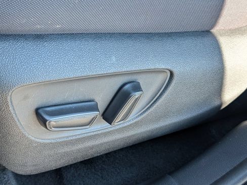 Used 2023 Toyota Highlander LE FWD image 18