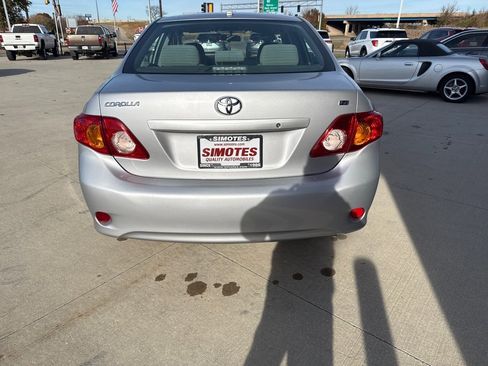 Used 2010 Toyota Corolla LE image 3