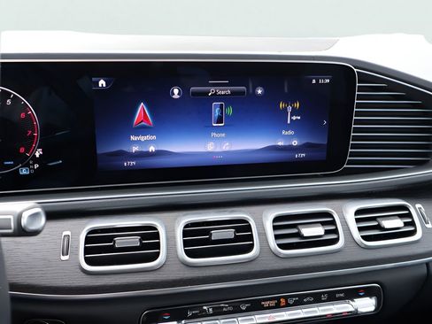 Used 2025 Mercedes-Benz GLS 450 4MATIC image 25