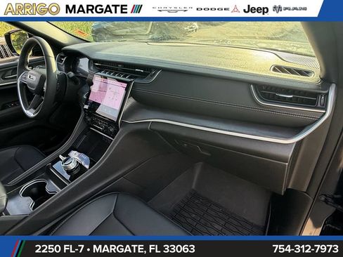 Used 2025 Jeep Grand Cherokee Limited w/ Luxury Tech Group II AWD/4WD image 18