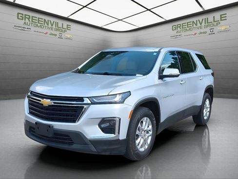 Used 2022 Chevrolet Traverse LS FWD image 1