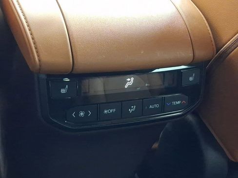 Used 2021 Toyota Highlander Platinum image 26