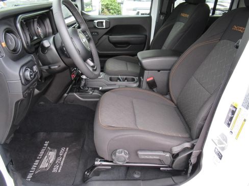 Used 2026 Jeep Gladiator Mojave AWD/4WD image 19