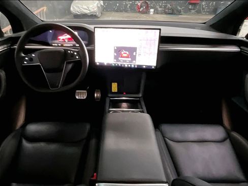 Used 2024 Tesla Model X image 18