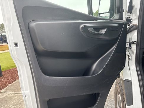 Used 2024 Mercedes-Benz Sprinter 2500 image 38