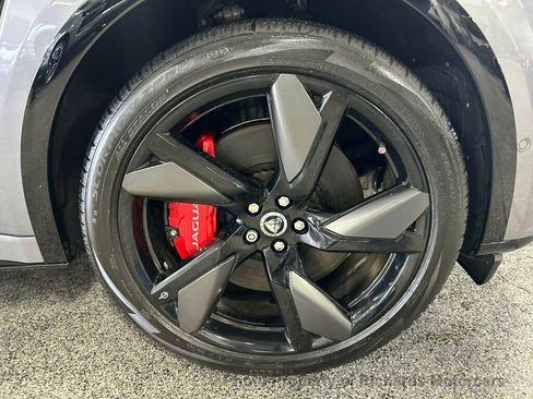 Used 2024 Jaguar F-PACE SVR image 13