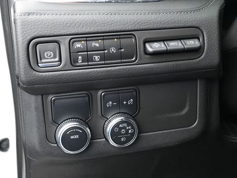 Used 2023 GMC Yukon Denali RWD image 17