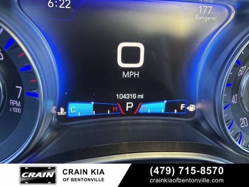 Used 2017 Chrysler 300 C RWD image 12