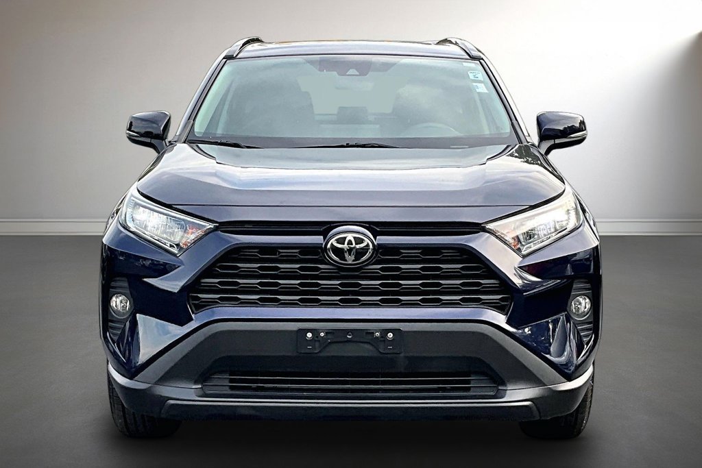 Used 2019 Toyota RAV4 XLE AWD/4WD image 2