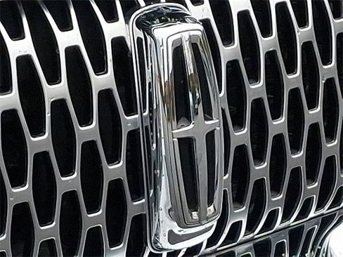 Certified 2023 Lincoln Nautilus Reserve image 32