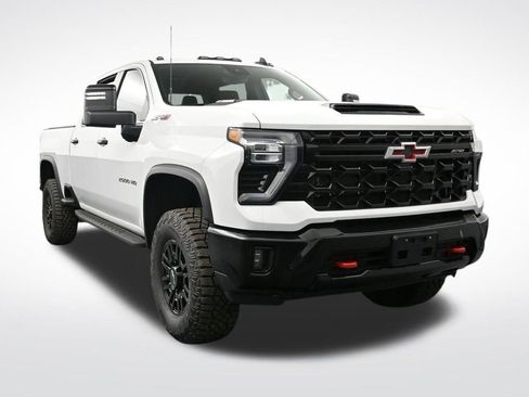 Used 2024 Chevrolet Silverado 2500 ZR2 w/ Technology Package AWD/4WD image 7