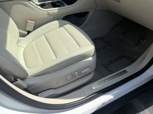 Used 2023 GMC Acadia Denali w/ Denali Technology Package FWD image 24