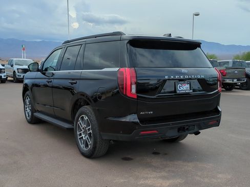 Used 2025 Ford Expedition Active AWD/4WD image 8
