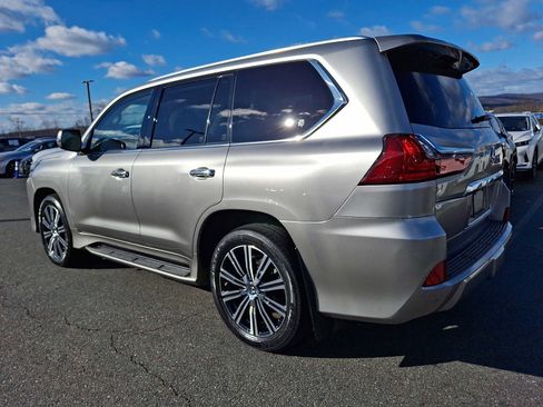Used 2020 Lexus LX 570 4WD w/ Luxury Package image 6