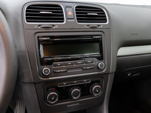 Used 2013 Volkswagen Golf 4-Door FWD image 12