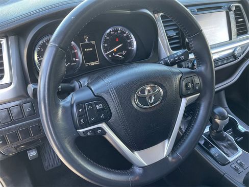 Used 2015 Toyota Highlander XLE image 21