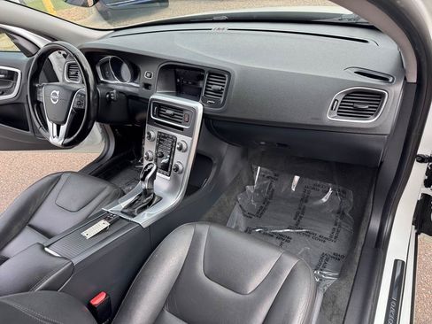 Used 2018 Volvo V60 T5 Cross Country w/ Convenience Package AWD/4WD image 27