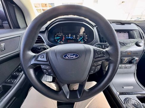 Used 2019 Ford Edge SE image 10