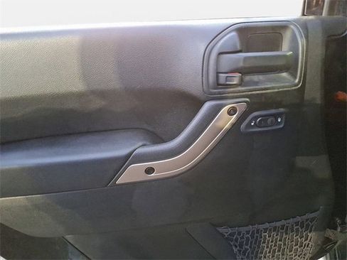 Used 2016 Jeep Wrangler Sahara image 20