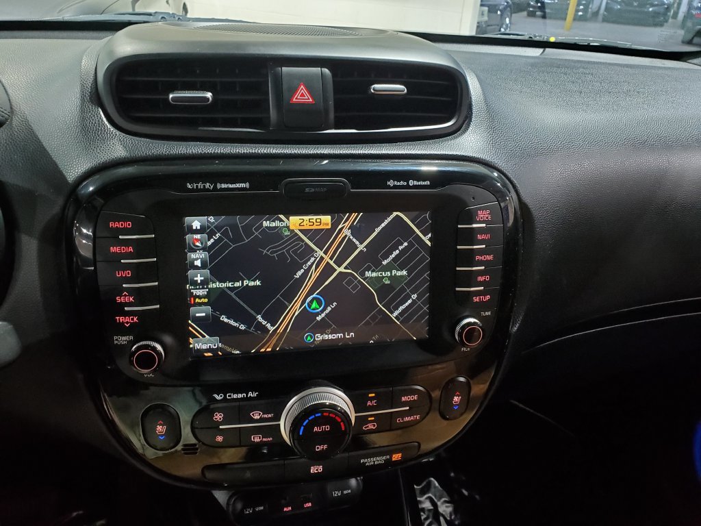 Used 2015 Kia Soul ! w/ Sun & Sound Package FWD image 28